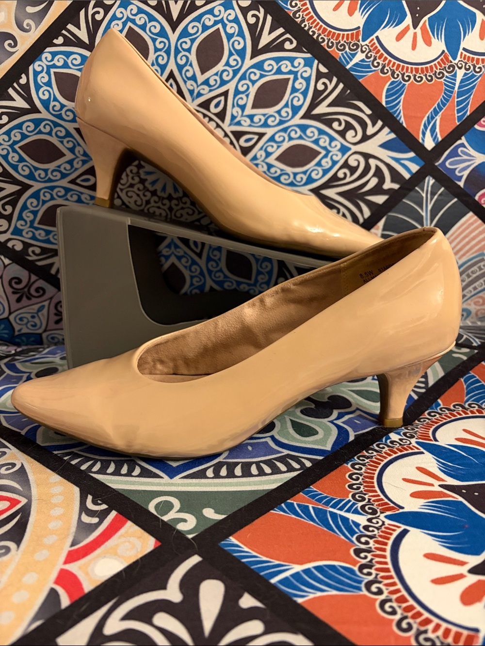 Naturalizer Classic Nude Patent Heel Pumps
